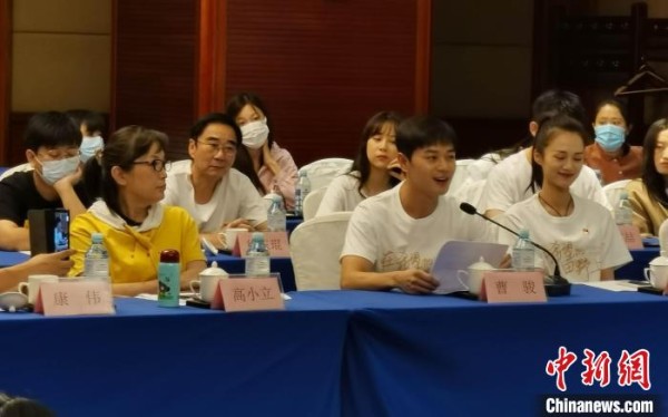 曹骏在剧中扮演从小在贵州农村长大的孩子张楠。　马海燕 摄