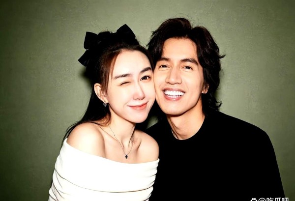 网传男神疑似曝光新恋情？分享合照引发热议，铁粉欢呼“终于等到这一天”！