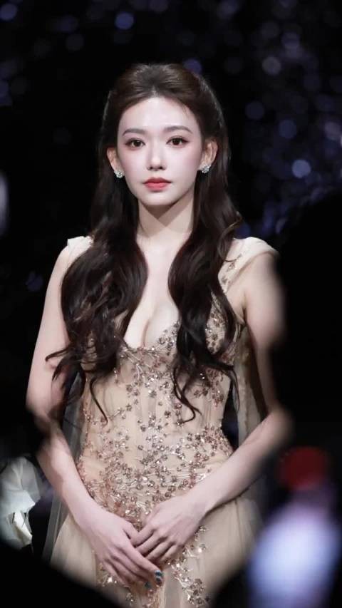 程潇微博之夜红毯 竟然还有库存