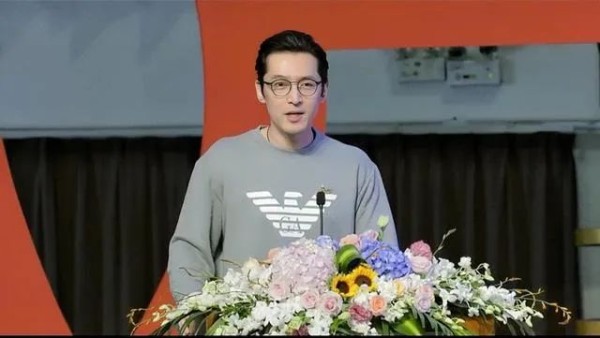 人间清醒！胡歌上戏开学典礼发言：学校不是培养明星偶像的梦工厂！