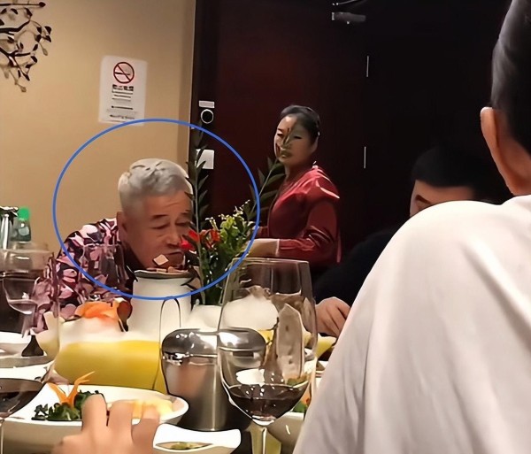 赵本山的待客之道有多绝？一把椅子如何撬动整个娱乐圈的人脉网？