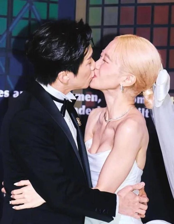 2个细节告诉你，为什么这场明星婚礼特别真实