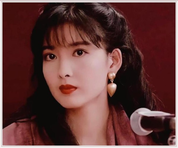 58岁周慧敏状态时好时坏，粉丝担心她健康，她却还在为过去买单！