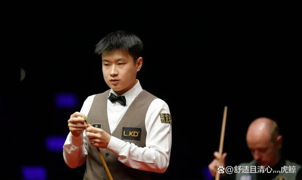 明星秀恋爱九周年，锅贴照尬出圈，网民笑喷真假感情谁信得过？