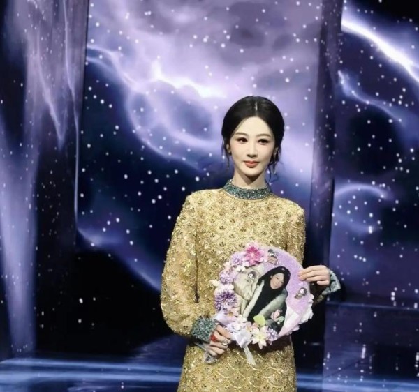 杨紫的红毯“权谋”：一场告别“土味”标签，拥抱国风高定的逆袭战
