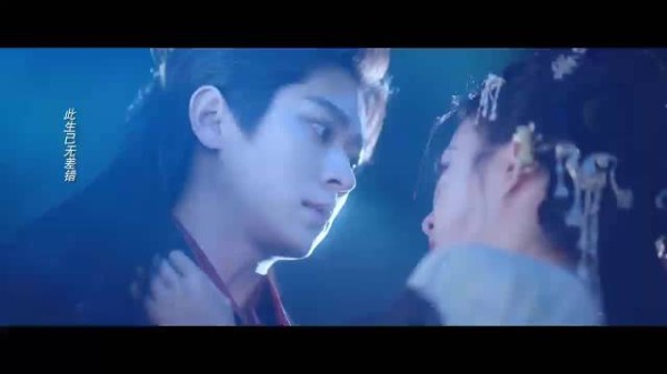 王楚然丞磊台阶拥抱引发共鸣