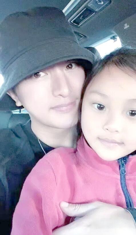 离婚后的甜蜜陪伴：贾乃亮与李小璐的共同成长之路