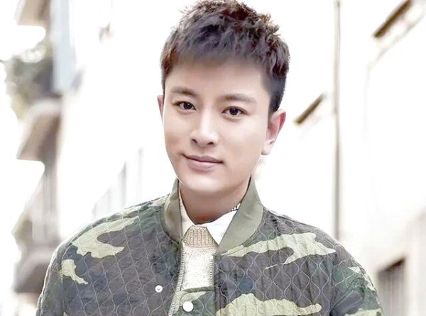 贾乃亮的初心与爱情岁月：从富裕童年到甜蜜回忆