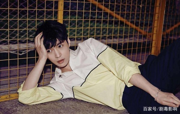 张艺兴狂热粉迎“高光时刻”！把偶像写进小说后，被翻拍成电影