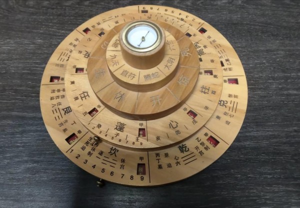 九星排盘与象意：一张图看懂奇门遁甲的“天幕密码”