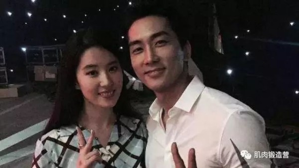 宋承宪练成一身腱子肉，胸肌轮廓迷人，却再也追不回刘亦菲