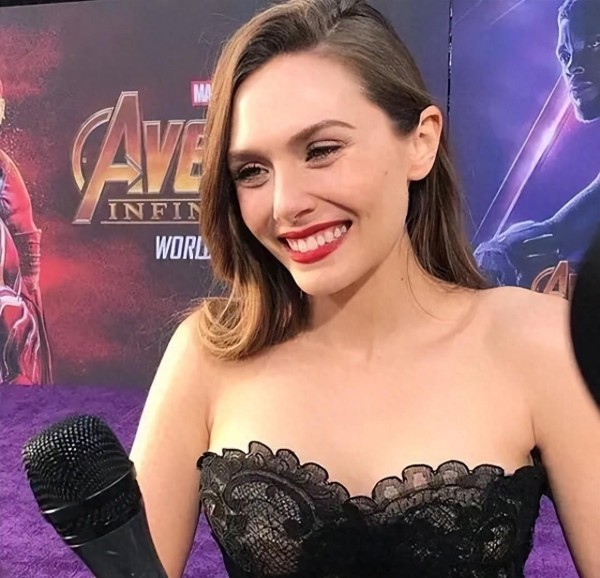 好莱坞十位青春靓丽的迷人女神！颜值高又纯真又性感身材火热