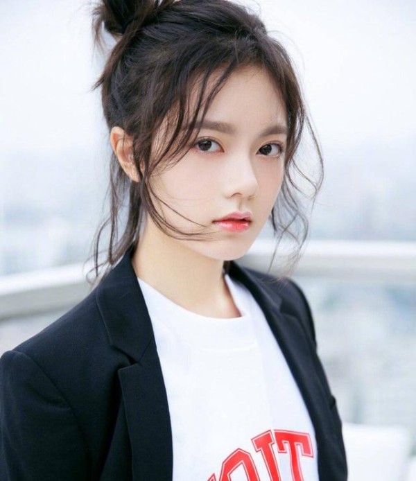 内地金牌经纪人宝刀未老，慧眼识珠成艺考赢家？早年经历引热议