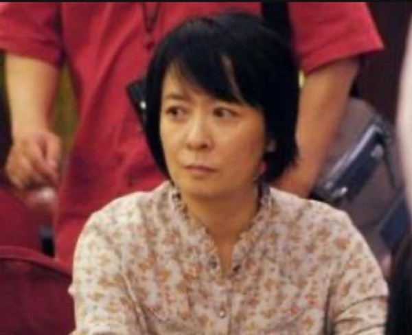 内地金牌经纪人宝刀未老，慧眼识珠成艺考赢家？早年经历引热议