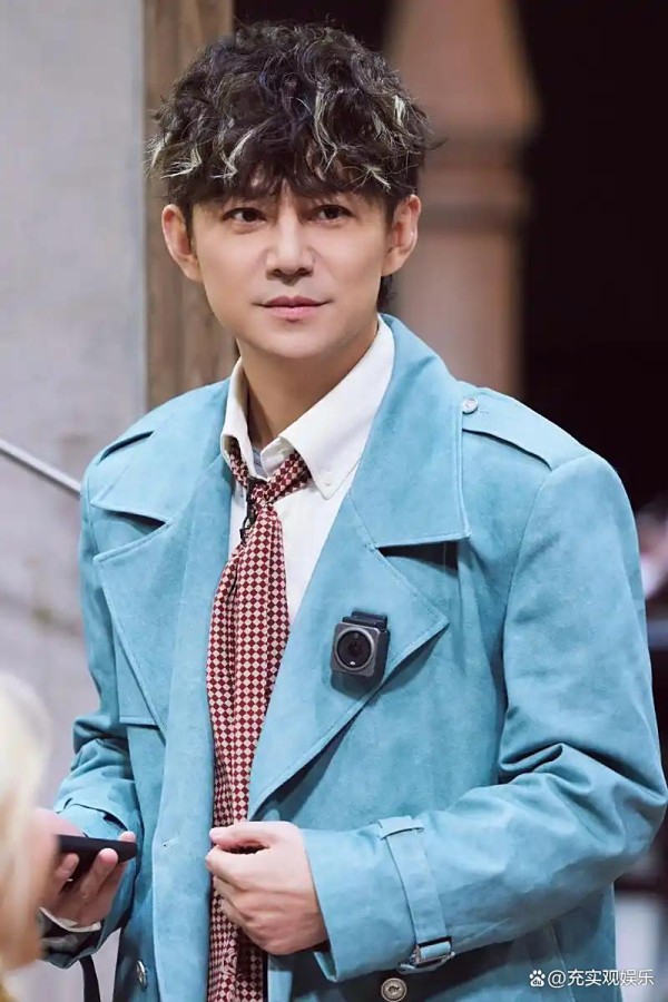 何炅沈腾领衔！娱乐圈最燃前辈天团实力宠新人