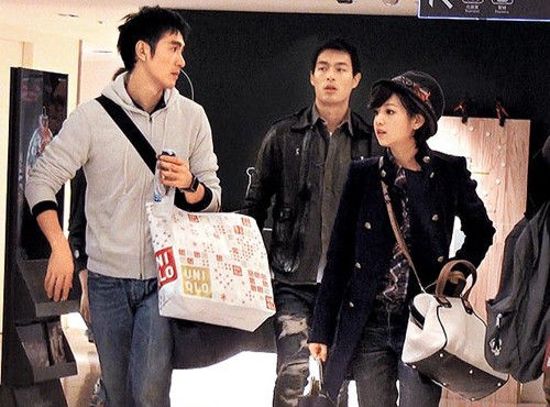 传陈妍希秘恋柯有伦经纪人否认称两人只是朋友