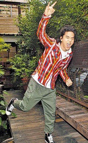 传陈妍希秘恋柯有伦经纪人否认称两人只是朋友