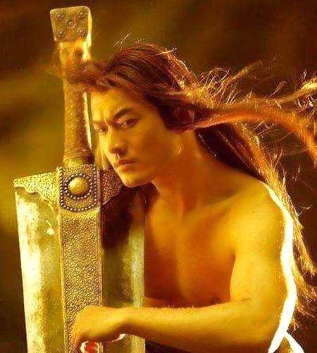 张无忌只会一招剑法，为何剑术能在主角中排第一？你看看剑法名字