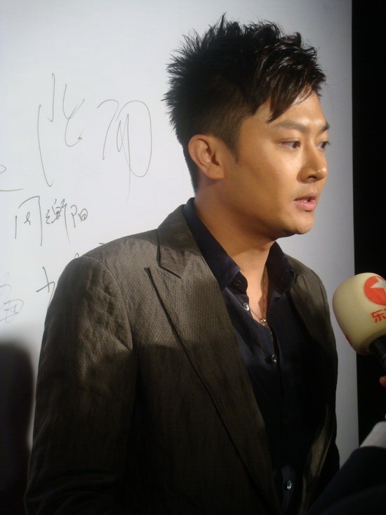 时尚两巨头“联姻”印小天高虎赶场庆贺(附图)