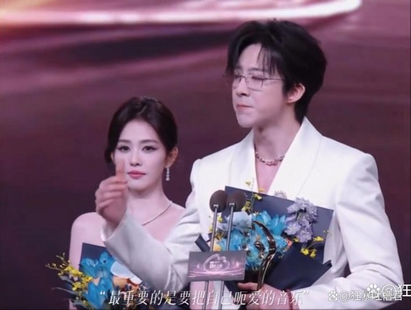 刘宇宁白鹿同获“微博年度受欢迎演员”荣誉