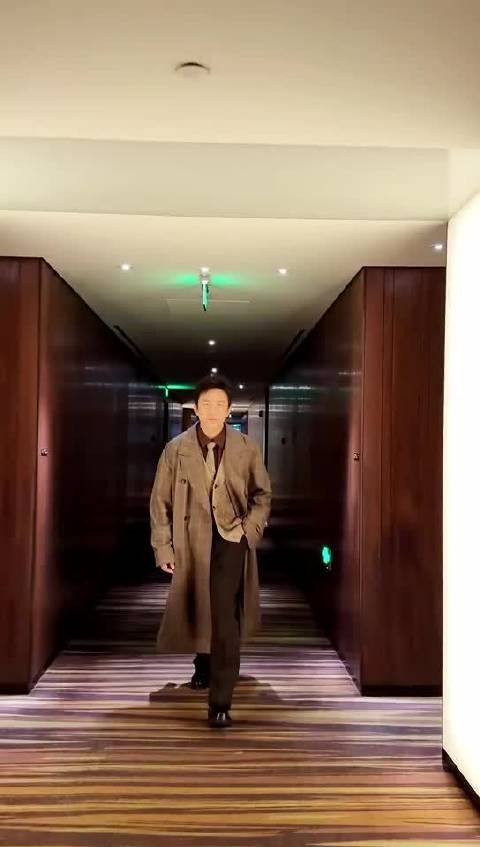 原来《分手大师》里那个妖娆舞姿是他本色演出！