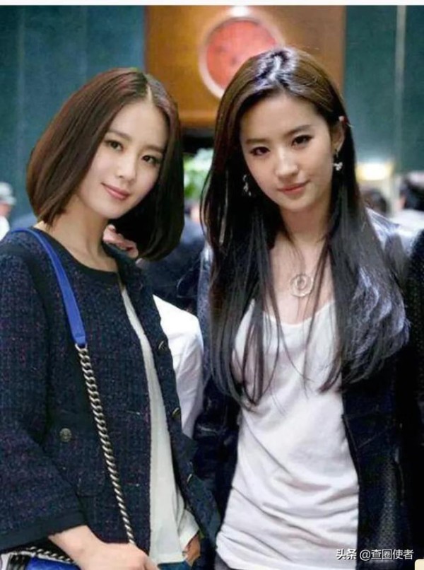 女星闺蜜合照，杨幂唐嫣刘诗诗赵丽颖，你觉得谁跟谁的面相最相似