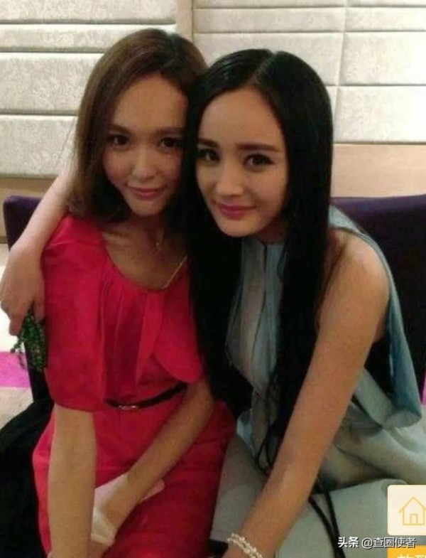 女星闺蜜合照，杨幂唐嫣刘诗诗赵丽颖，你觉得谁跟谁的面相最相似