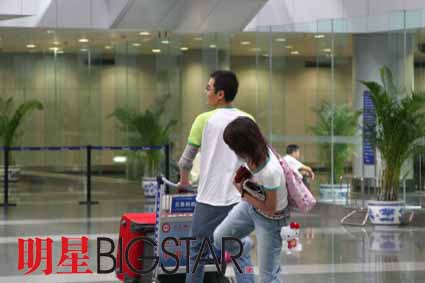 刘威变身24孝女婿“刘杨恋”山城揭密(组图)