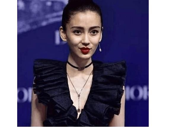 女明星素颜照对比，有女明星还为美容去换血，她的素颜照美出高度