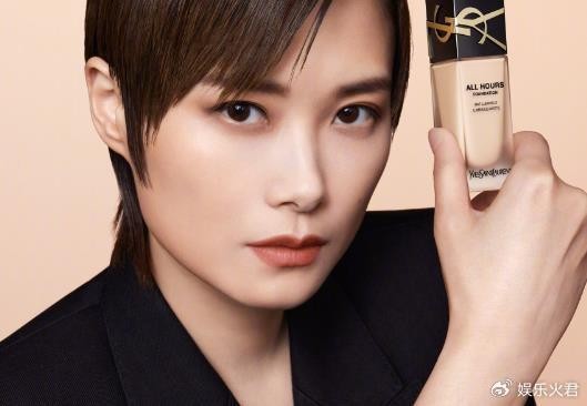 近日,李宇春成为YSL彩妆护肤全球代言人,为其注入了新鲜的活力