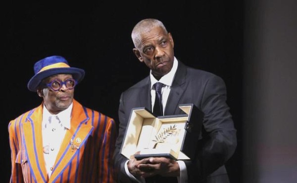 丹泽尔·华盛顿在戛纳电影节获终身成就奖，惊喜与感激溢于言表