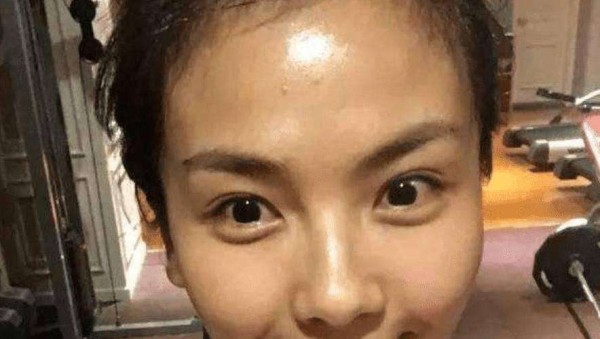 刘涛为生计素颜奔波，高圆圆素颜接地气，景甜卸妆后白到发光