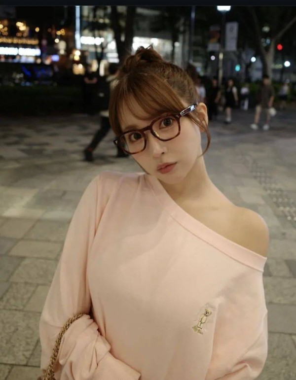 一眼沦陷！日本邻家女神，19岁崭露头角，气质正到骨子里