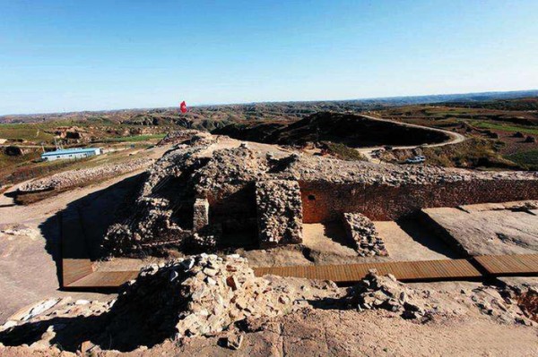 长安十二时辰中有种鹦鹉螺杯，此杯在这座陵墓出土，秘密都被揭开
