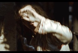 复杂的秦征，“毁容式”演技的彭冠英