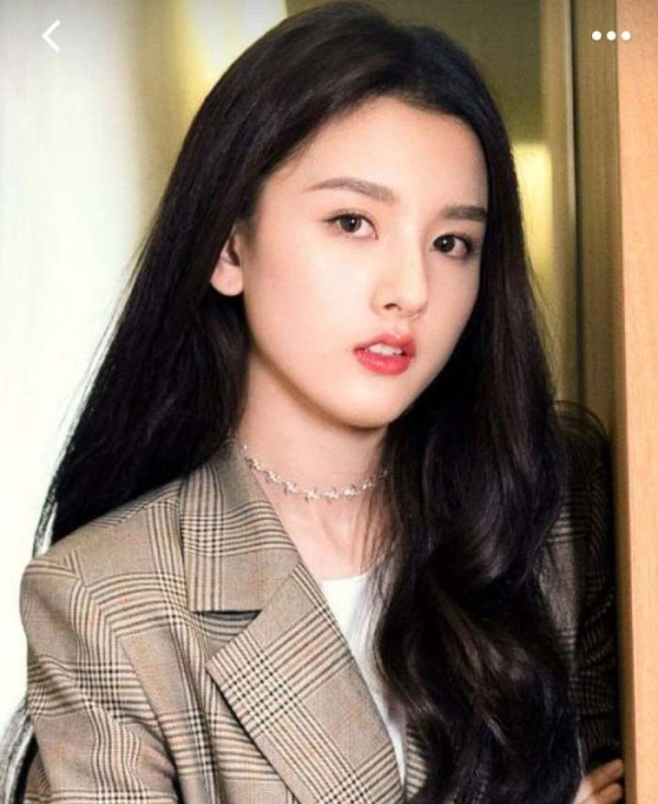 终于知道宋祖儿为啥不剪刘海了, 差别太大, 果然鹅蛋脸不适合刘海