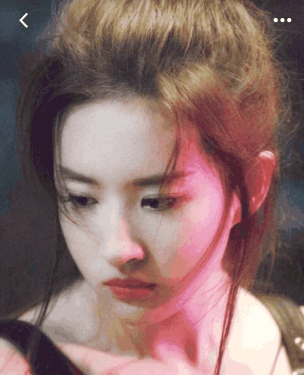 终于知道宋祖儿为啥不剪刘海了, 差别太大, 果然鹅蛋脸不适合刘海