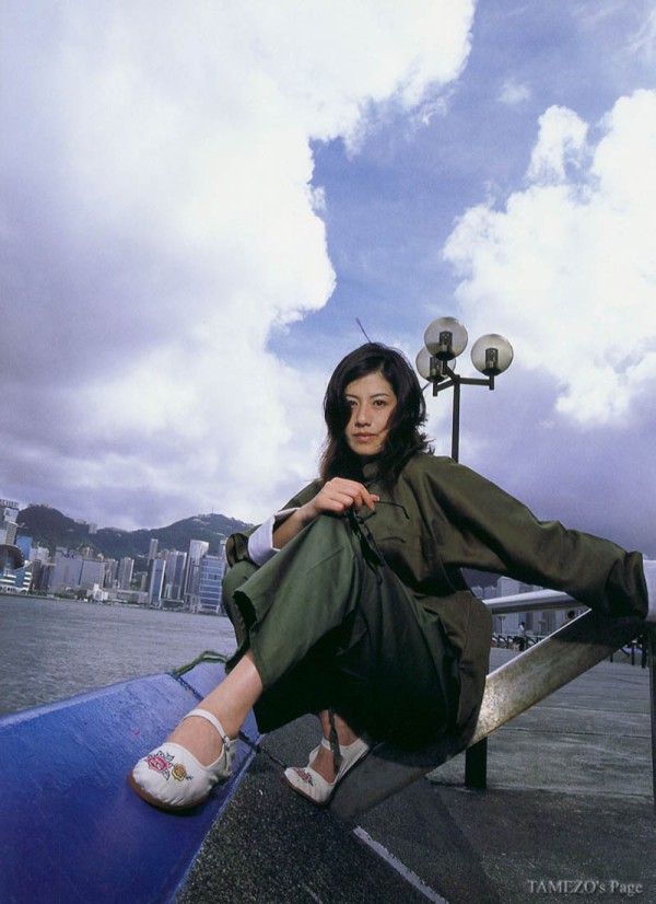 日本 90 年代知名的写真偶像、演员嶋村かおり艺术写真集