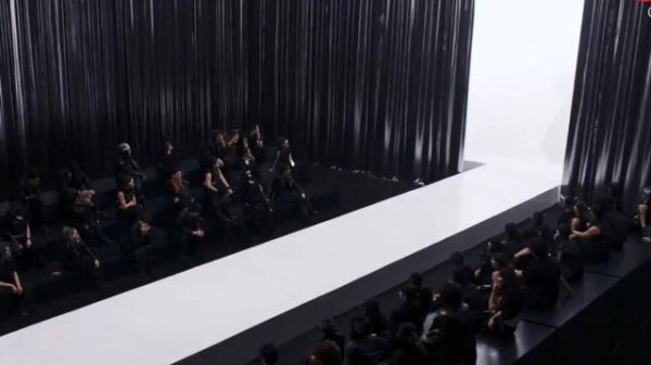 刘耀文新歌MV预告发布，T台走秀展现超模风采