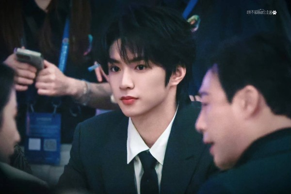 刘耀文百花奖提名:网友直呼‘小朋友你很厉害呦’!