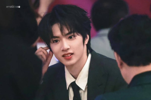 刘耀文百花奖提名:网友直呼‘小朋友你很厉害呦’!