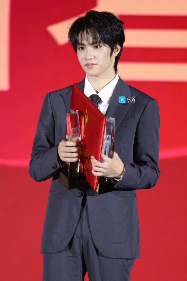 刘耀文百花奖提名:网友直呼‘小朋友你很厉害呦’!