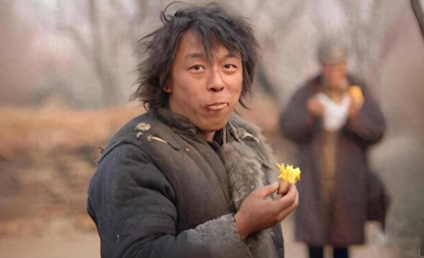 黄渤：从“三无”草根到百亿影帝，51岁才懂的钱买不到的遗憾