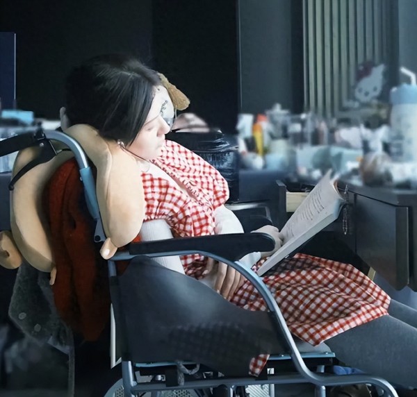 女演员透露赵露思最新消息：已逐渐恢复语言能力，已经在康复训练