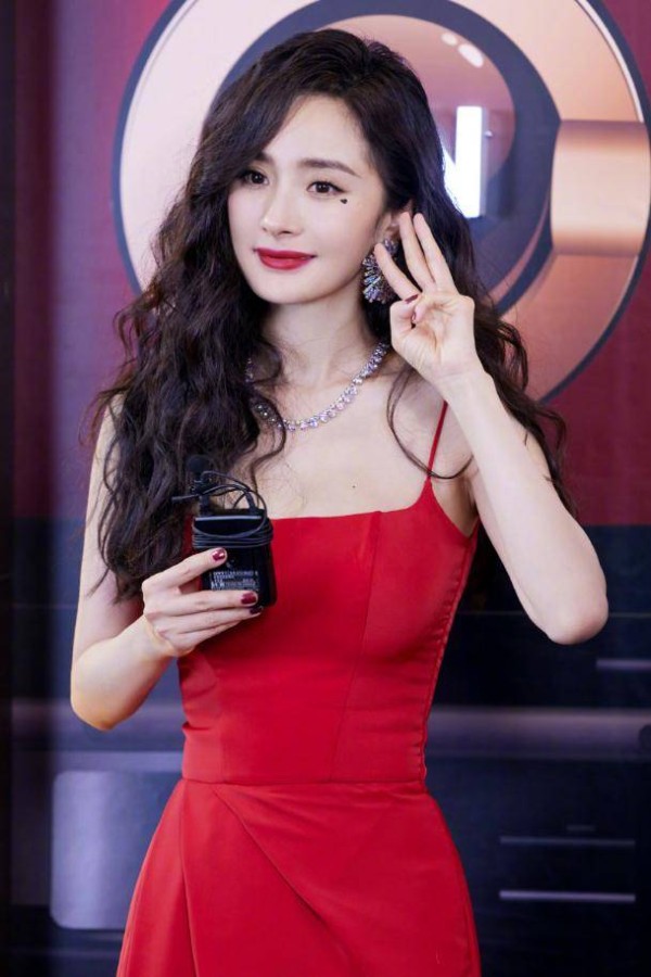 《奇葩说》里杨幂简直是抗压满级水平，能红这么多年不是没原因的