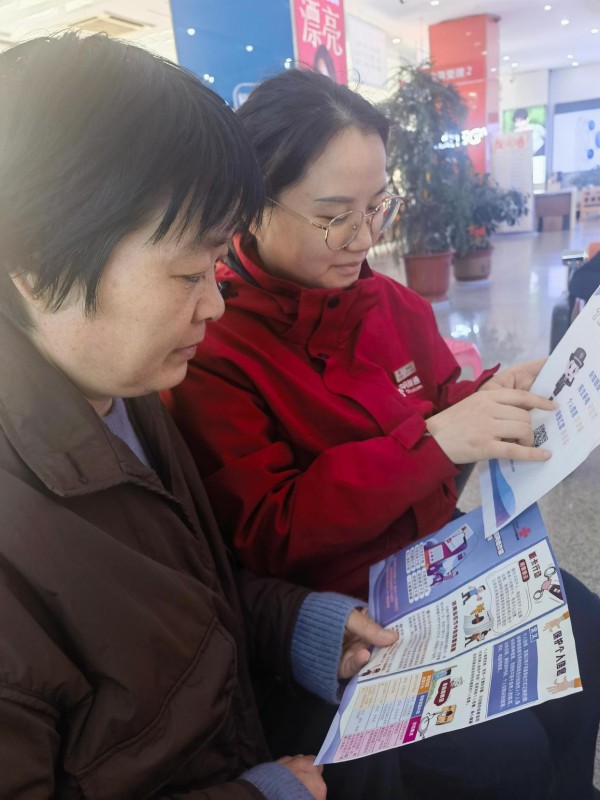 靳东粉丝太圈粉！风波中不撕不闹，竟靠公益行动逆转口碑？