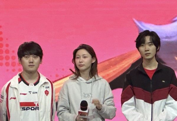 罗云熙电竞春晚连拿双五杀，痞幼同队竟没认出哥哥