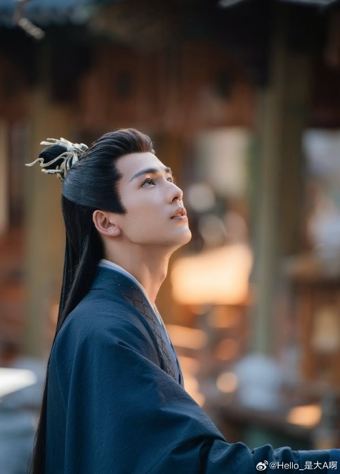 张凌赫的这次电竞表演会对他未来的发展有什么影响？