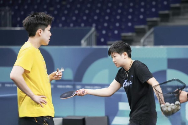 当王楚钦本能护住孙颖莎，9年87%战术同步率的背后真是爱情？