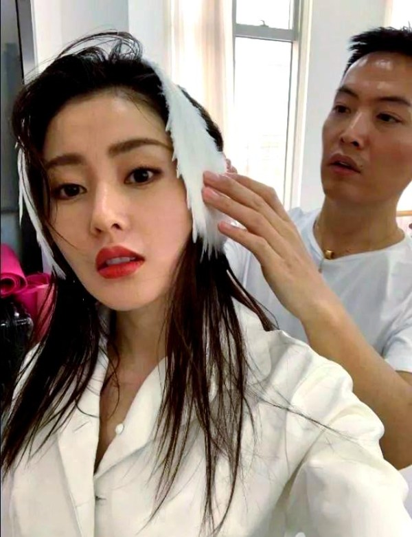 明星代言与品牌合作动态解析：张艺兴与多家品牌携手